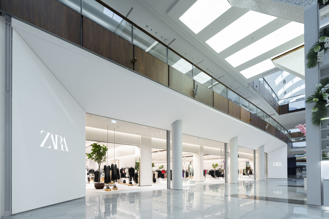Top 5 Fashion Stores in Dubai Mall (2025)
